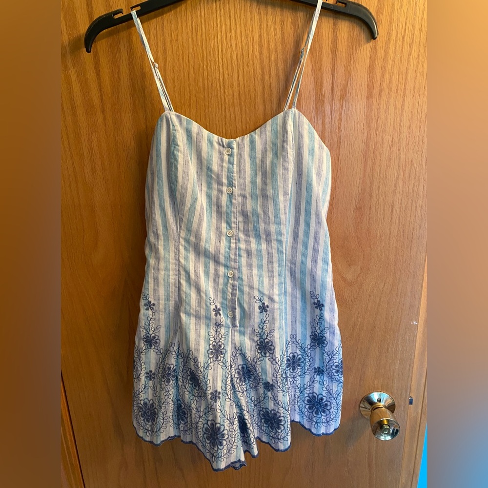 Pastel embroidered Gianni Bini romper Sz S